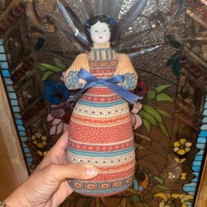 Vintage Avon American Heirloom Doll from the early 1980s.